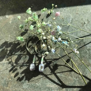 Handgjorda smycken  - Säljer ett par jättefina smycken. Kontakta mig för egen beställning🦋