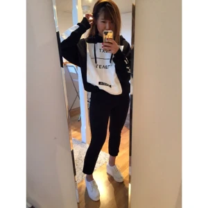  - Unisex(egentligen herr) oversite hoodie. Aldrig använd