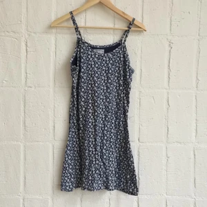  - Liten klänning i storlek XS (160) 
100% bomull 
