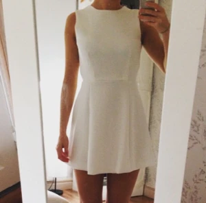  - Klänning ifrån Nelly.com i storlek S. Aldrig använd🌷