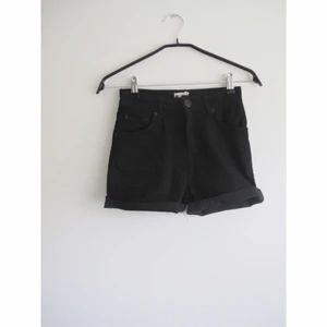  - Högmidjade shorts från Gina Tricot i storlek 34. Frakt 42kr ✨