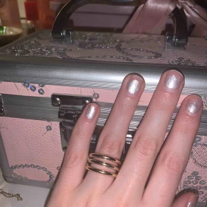  - Om du bor i sthlm kan vi mötas i TC om ni är intresserade annars står kunden för frakten