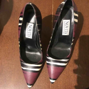  - Snygga skor från novita i läder. Sparsamt använda. 