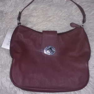  - 2 väskor för 45 .oanv