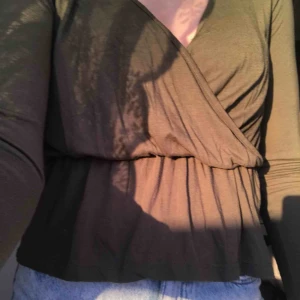  - Jättesöt militärgrön tröja från bikbok, lite nopprig men inget man tänker på