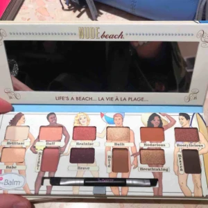  - Har bara kvar nude beach, (den på första bilden)😁 ögonskuggspalett från the balm, org pris: 400 kr! Inte ens testad😍