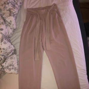  - Kostym byxor från Nelly, knappt använda. Frakt ingår 🥰