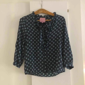  - Jättefin blus från Edith & Ella, köpt för 700kr. 