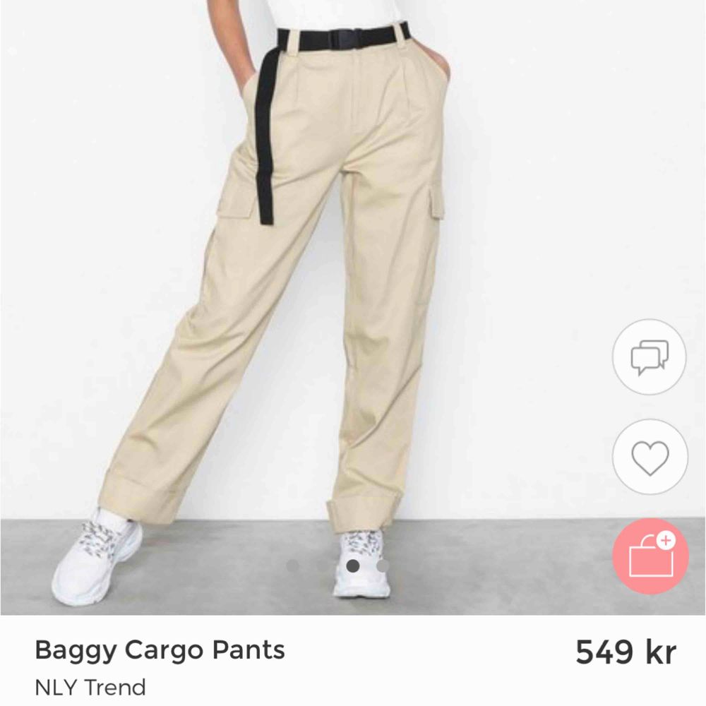 Supersnygg baggy cargo pants från nly trend, säljes för att de är för små för mig, inte använda ofta och så sköna! ✨ frakt tillkommer på 59 kr. Jeans & Byxor.