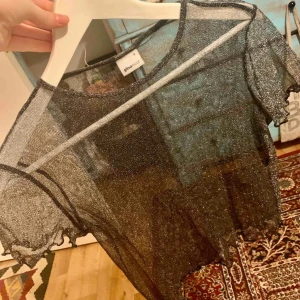  - Mesh glitter top från Gina tricot, super fin ✨ frakt 29kr tillkommer