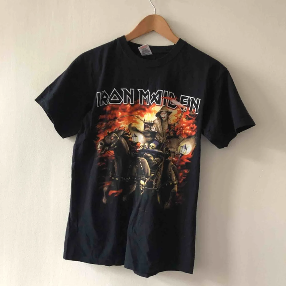 Iron Maiden - Kan hämtas i Uppsala eller skickas mot fraktkostnad . T-shirts.