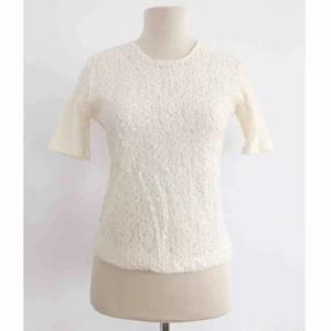  - Vintagetopp med oerhört fin struktur.  Märke: Vision Mode (vintage).  Storlek: M, men något liten i storleken.   Skick: Gott. Använd endast ett fåtal gånger.  Pris: 150 kronor eller bud.  Frakt: Betalas av köparen.