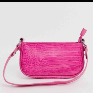  - SÖKER DENNA VÄSKA!!