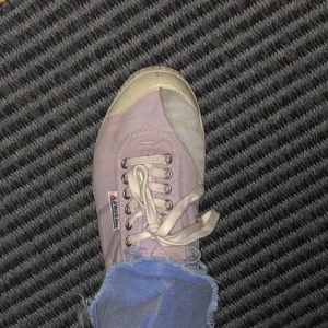  - Suupersöta vår/sommarskor från ett märke som heter kawasaki! Pastellila! 