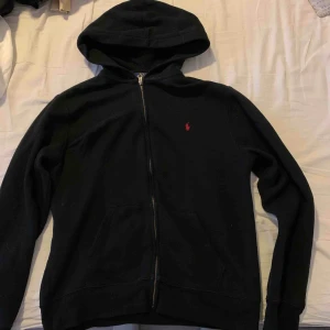  - Säljer min ralph lauren hoodie i storlek S 