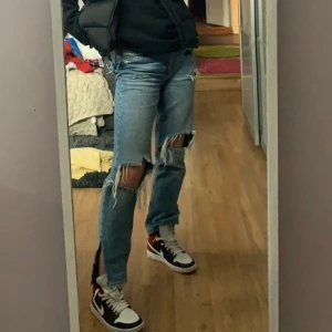 Slitna jeans - Säljer nu mina absoluta favoritjeans då dom blivit för korta för mig. 