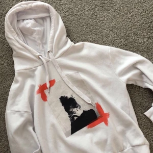 Vit hoodie  - Helt ny hoodie passar xs - m, pris kan diskuteras
