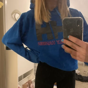 Helly Hansen Hoodie strl s - Säljer min helly Hansen hoodie eftersom jag inte använder den längre!! Super lätt att stylea💗💗💗💗