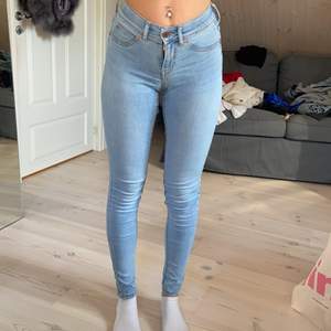 Bekväma skinny jeans, sitter bra! (Från Gina) Budgivning går i komentarerna. Pris kan diskuteras