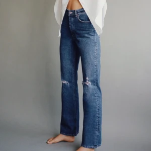 Zara jeans  - Säljer dessa bootcut jeans från zara i storlek 36. Aldrig använda, köpta för 400 kronor. 
