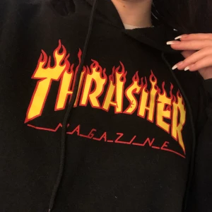 Thrasher hoodie - Använd ett va 2 gånger, inte äkta därav priset. Annars fin. Köparen står för frakt✨🦋