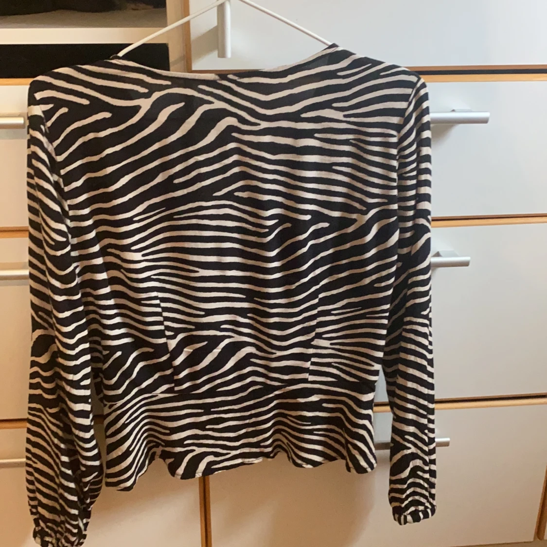 Jätte söt figursydd blus från HM - 90