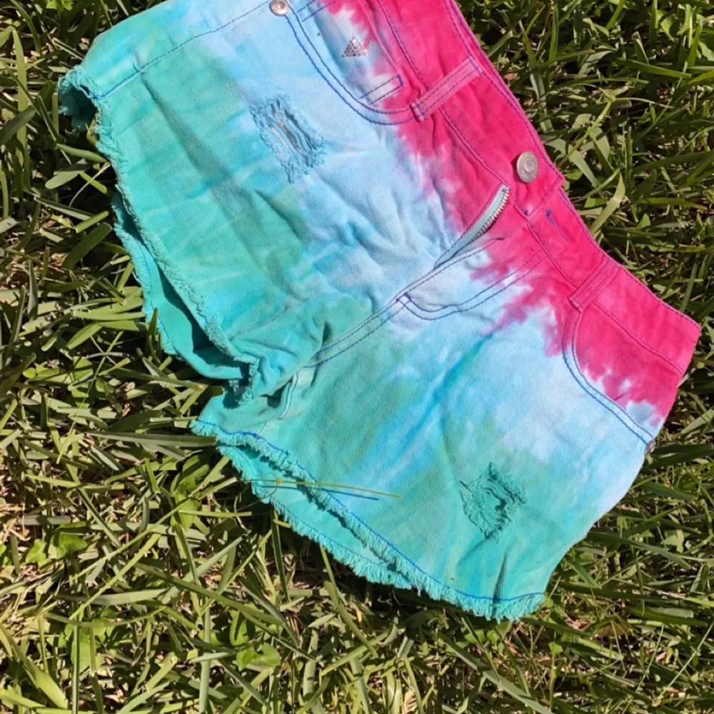 Guess colorful shorts  Size 14= like a S  CONDITIONS used like new. Shorts.