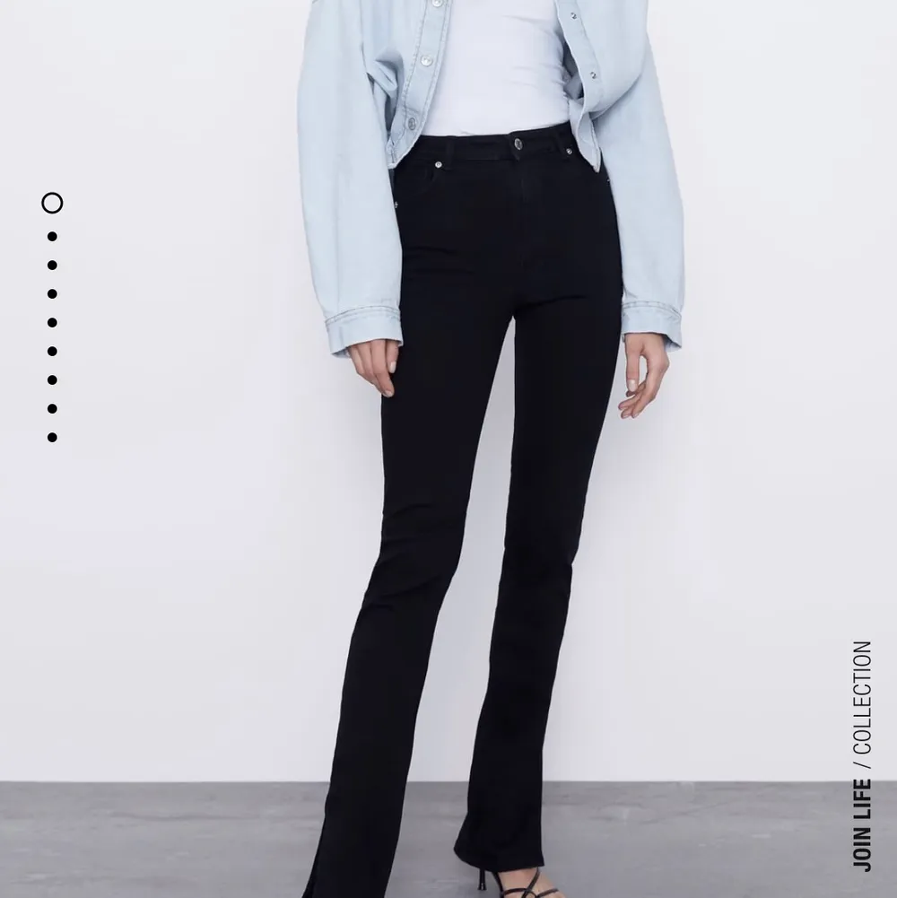 Säljer dessa jättesnygga oanvända jeans från Zara i Storlek 36!. Jeans & Byxor.