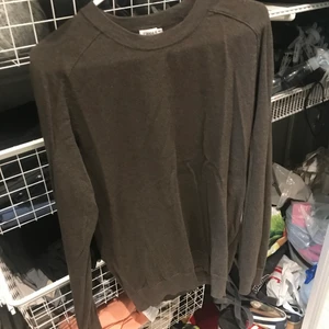 Filippa k tröja storlek XS - Grön/brun merino tröja från Filippa k i storlek XS men mer som en S