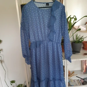 Klänning från gina tricot - Sparsam använd