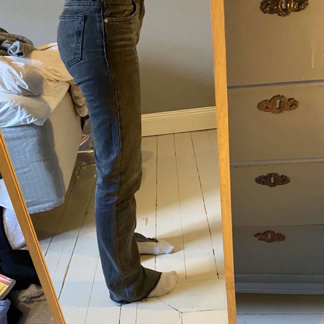 Gråa Zara jeans med slits  - 90