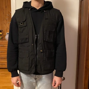 Rothco - Väst från märket ”roth co”, köpt på junkyard för typ 800-900kr och är aldrig använd✌🏽🪐