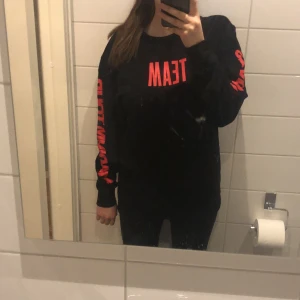 Hoddie  - Strl: XS köpt för 500kr säljer för 60kr