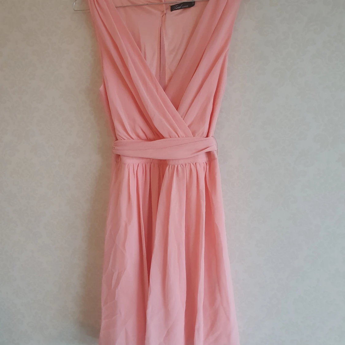 Corallrosa klänningar (2 st finns) - 90