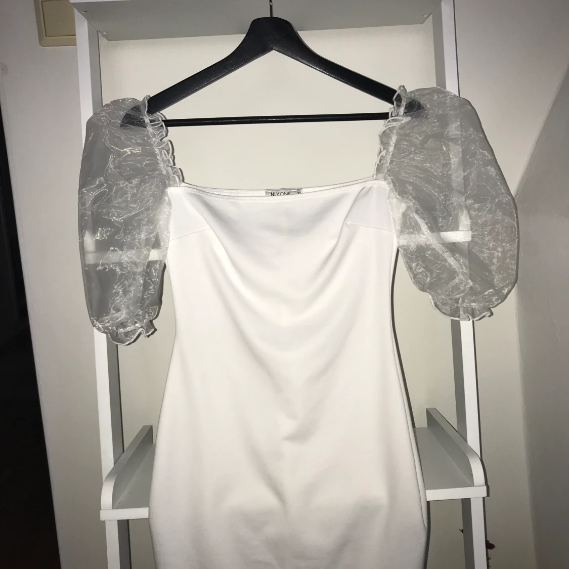 Vit sommar-klänning, Nelly, puffärm/ballongärm