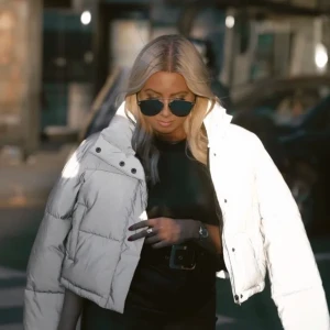 Jag letar efter den här jackan storlek 36 från pull and bear   - Är plaggen reflekteraden 