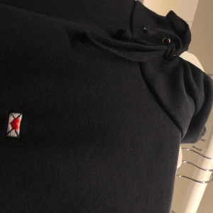 Exklusiv Hov1 merch! - Kärleksbrev hoodie från Hov1, exklusiv då den ej går att få tag på längre! Spårbar frakt tillkommer på 66kr! 😁