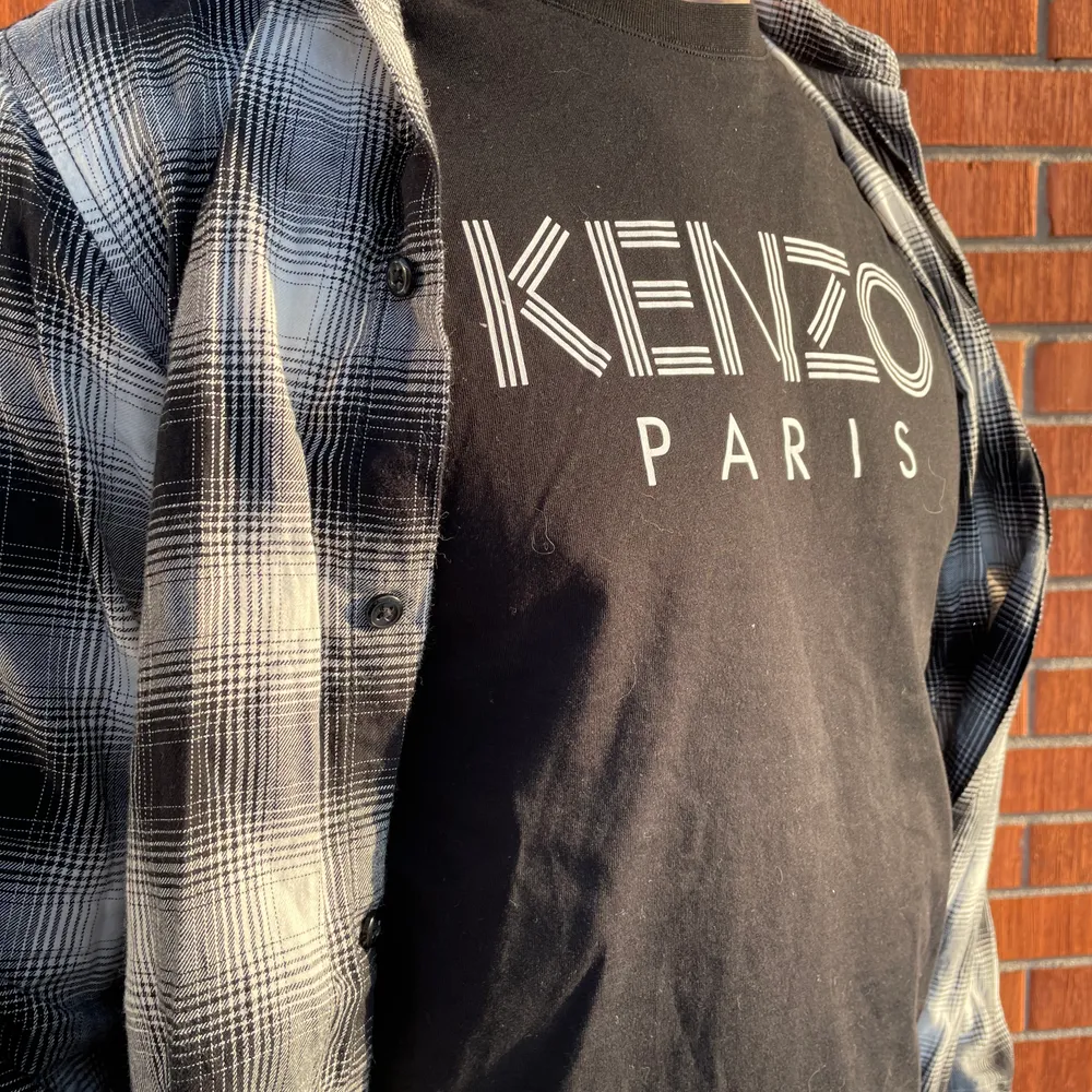 Ej använd Kenzo Paris T-shirt i storlek M. Budgivning slutar onsdagen 3/2-21 klockan 09.00. T-shirts.
