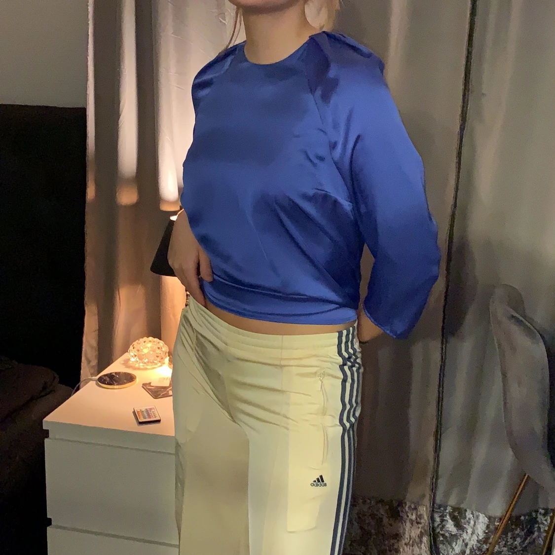 Blus i en fin, blå färg.  - 91