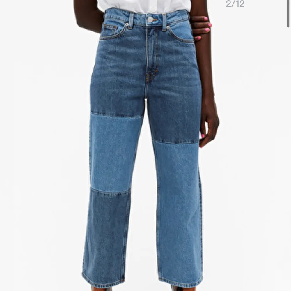 Säljer mina snygga monki jeans pga av att de är för korta för min smak. Jag är 165cm. Dom är sällan använda. Fast dom är jätte coola o snygga. Köpta för 400kr säljs för 170kr+frakt. Buda gärna högsta budet kan va 250kr+frakt. Frakt kostnaden kan diskuteras . Jeans & Byxor.