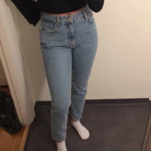 Zara jeans - Ett par boyfriend zara jeans i storlek 38.  Aldrig använts och sitter så snyggt. Köparen står för frakt