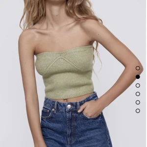 Zara top - Säljer denna jätte fina stickade tröjan från zara i M, prislappen är kvar 💛💝 plus frakt på 66kr