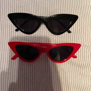 solglasögon med cat-eye. Röda är knappt använda. DE SVARTA PARET ÄR SÅLT!!  20kr/styck +frakt 