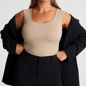 Maja x Gina tricot - Dea body från Majas kollektion för Gina Tricot. Säljer en svart och en beige, 150kr/st.