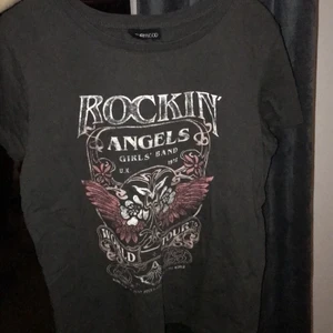 Rockin Angels tröja ⚡️ - Inga skador eller annat men den kom inte till användning 🖤