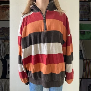 Randig ziptröja - Randig sweatshirt med halvzip! 