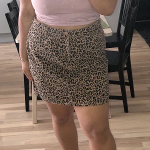 Jeanskjol - Kjol från New Look, storlek 46. Använd fåtal gånger. Möts upp i Telefonplan/Älvsjö eller skickar och då tillkommer det frakt🌺