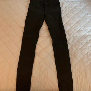 Svarta jeans från whyred - XS eller XXS,oanvända och väldigt bra sick