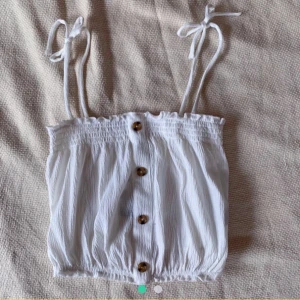 Topp från HM - helt oanvänd topp från hm, har till och med prislappen kvar :) 