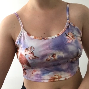 Linne - Oanvänt linne i mjukt & stretchigt material! Säljs pga inte min stil tyvärr